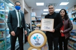 Gagan Mohindra MP presenting the plaque.